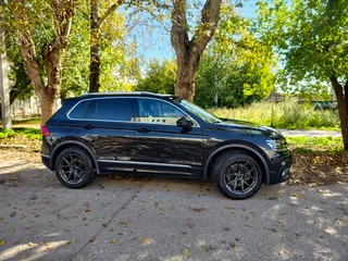 2018 Volkswagen Tiguan II, чёрный, 3300000 рублей, вид 2