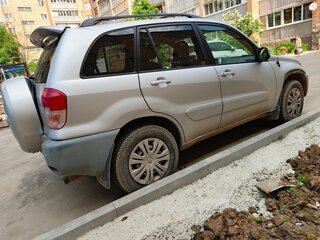 2001 Toyota RAV4 II (XA20), серебристый, 520000 рублей, вид 2