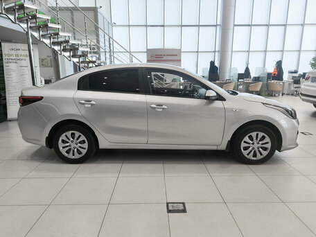 2019 Kia Rio IV, серебристый, 1080000 рублей, вид 5