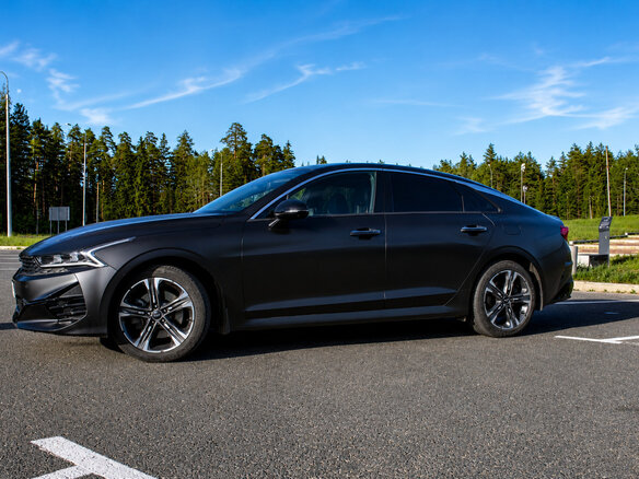 2021 Kia K5 III, чёрный, 3319000 рублей - вид 6