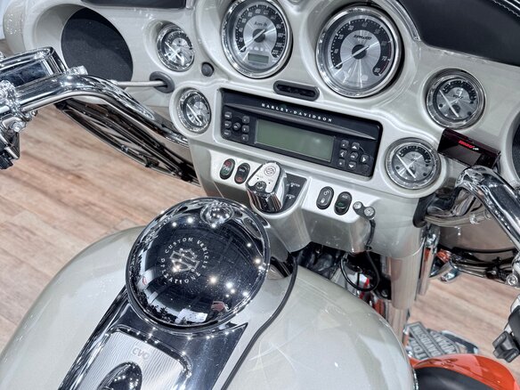 2009 Harley-Davidson CVO Street Glide, оранжевый, 1299000 рублей - вид 26