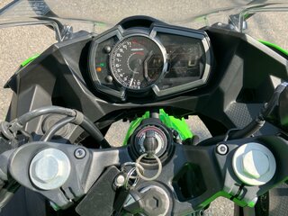 2023 Kawasaki Ninja 400, зелёный, 737000 рублей, вид 5