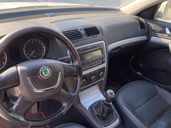 2012 Skoda Octavia II (A5) Рестайлинг, белый, 650000 рублей - вид 4