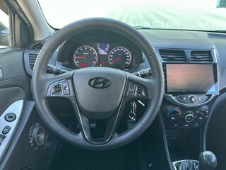 2013 Hyundai Solaris I, чёрный, 676000 рублей, вид 5