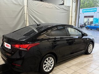 2017 Hyundai Solaris II, чёрный, 1400000 рублей, вид 3