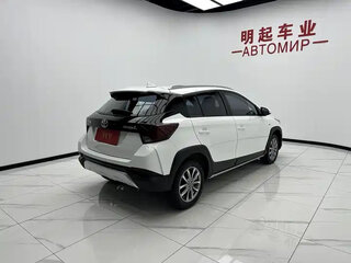 2022 Toyota Yaris IV, белый, 1142000 рублей, вид 5