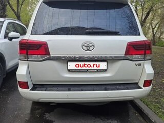 2015 Toyota Land Cruiser 200 Series Рестайлинг 2, белый, 5100000 рублей, вид 4