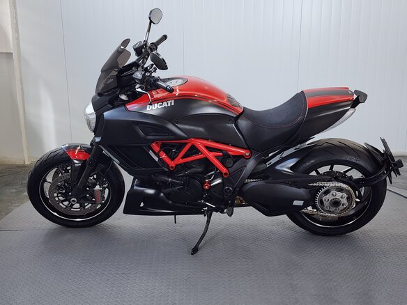 2015 Ducati Diavel Carbon, чёрный, 847000 рублей - вид 4