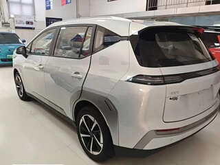 2026 Aion Y Plus 51.9 kWh, серебристый, 1850000 рублей, вид 2