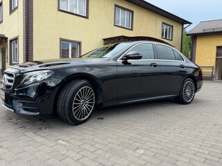 2018 Mercedes-Benz E-Класс 220 d V (W213, S213, C238), чёрный, 2500000 рублей, вид 3