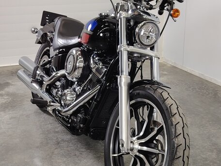 2018 Harley-Davidson Low Rider, чёрный, 1127000 рублей, вид 3