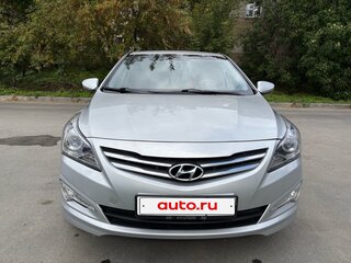 2015 Hyundai Solaris I Рестайлинг, серебристый, 955000 рублей, вид 1