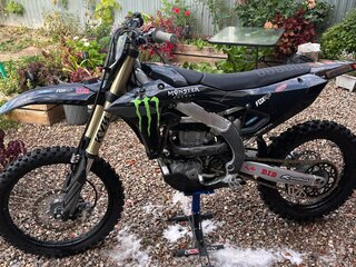 2024 Yamaha YZ450F, чёрный, 650000 рублей, вид 2