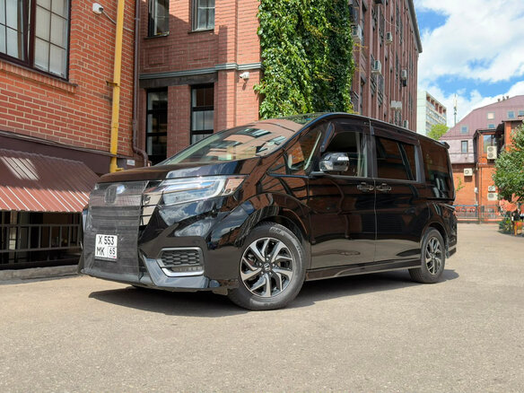 2018 Honda Stepwgn Spada V Рестайлинг, чёрный - вид 1