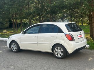 2011 Kia Rio II Рестайлинг, белый, 370000 рублей, вид 3
