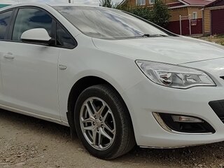 2013 Opel Astra J Рестайлинг, белый, 830000 рублей, вид 3