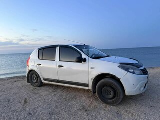 2011 Renault Sandero I, белый, 295000 рублей, вид 2