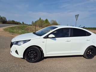 2020 Hyundai Solaris II Рестайлинг, белый, 1400000 рублей, вид 5