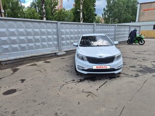 2015 Kia Rio III Рестайлинг, белый, 900000 рублей, вид 1