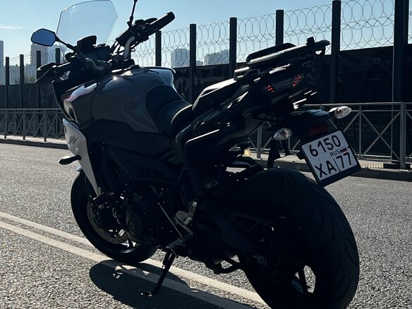2018 Yamaha MT-09 Tracer (FJ-09), серый, 900000 рублей - вид 7