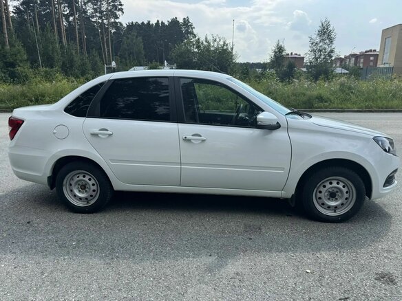 2024 Lada (ВАЗ) Granta I Рестайлинг, белый, 795000 рублей - вид 3