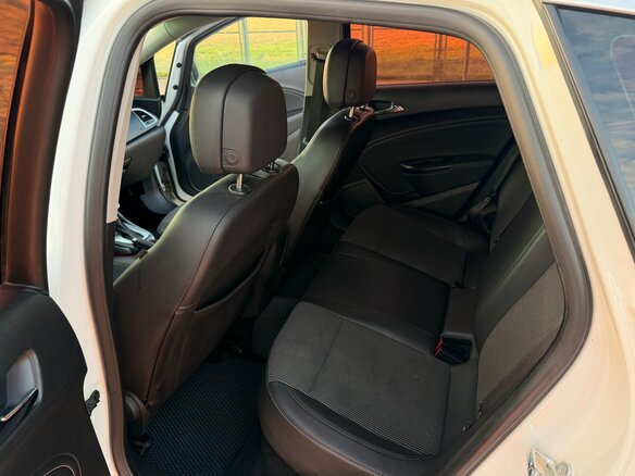 2012 Opel Astra J Рестайлинг, белый, 680000 рублей - вид 11