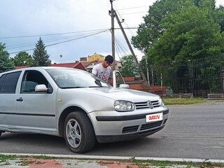 1999 Volkswagen Golf IV, серебристый, 280000 рублей, вид 3