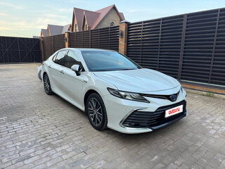 2022 Toyota Camry VIII (XV70) Рестайлинг, белый, 3200000 рублей, вид 2