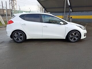 2017 Kia Ceed II Рестайлинг, белый, 1500000 рублей, вид 2