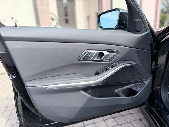 2021 BMW 3 серии 330i xDrive VII (G2x), чёрный, 3790000 рублей - вид 17