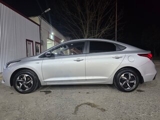 2018 Hyundai Solaris II, серебристый, 1080000 рублей, вид 5