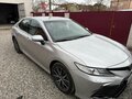 2021 Toyota Camry VIII (XV70) Рестайлинг, серебристый, 3900000 рублей - вид 4