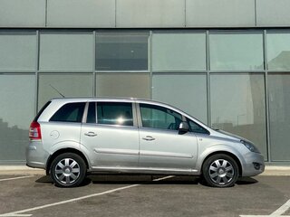2011 Opel Zafira B Рестайлинг, серебристый, 425000 рублей, вид 3