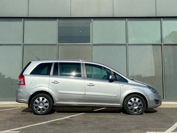 2011 Opel Zafira B Рестайлинг, серебристый - вид 2