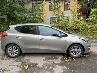 2016 Kia Ceed II Рестайлинг, серебристый, 1300000 рублей, вид 3