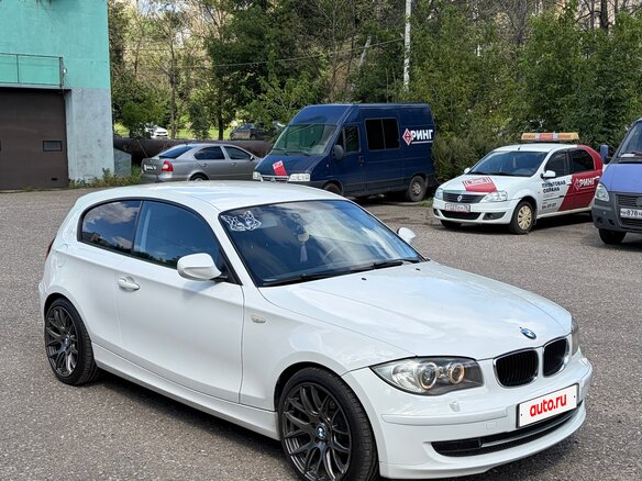 2011 BMW 1 серии 116i I (E81/E82/E87/E88) Рестайлинг, белый, 760000 рублей - вид 7