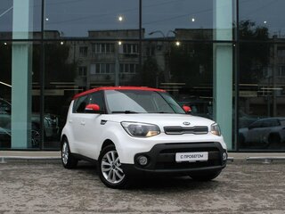 2017 Kia Soul II Рестайлинг, белый, 1325000 рублей, вид 3