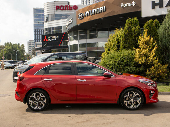 2018 Kia Ceed III, красный - вид 2
