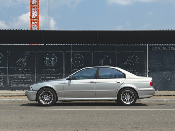 2002 BMW 5 серии 530i IV (E39) Рестайлинг, серый, 1200000 рублей - вид 4