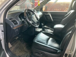 2019 Toyota Land Cruiser Prado 150 Series Рестайлинг 2, серебристый, 5900000 рублей, вид 4
