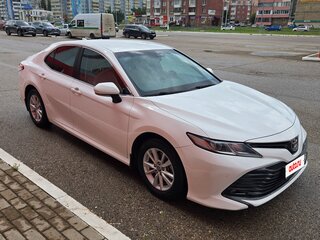 2019 Toyota Camry VIII (XV70), белый, 2500000 рублей, вид 2