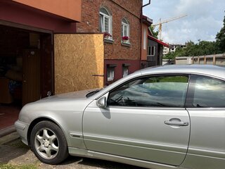 2000 Mercedes-Benz CLK-Класс 200 I (W208) Рестайлинг, серебристый, 550000 рублей, вид 3