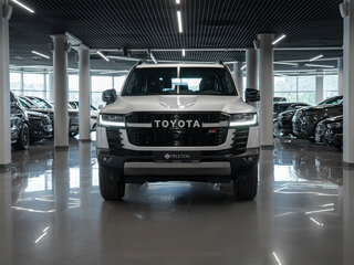 2024 Toyota Land Cruiser 300 Series, белый, 13900000 рублей, вид 3