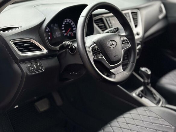 2020 Hyundai Solaris II Рестайлинг, красный, 1050000 рублей - вид 14