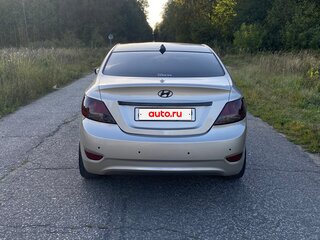 2011 Hyundai Solaris I, бежевый, 700000 рублей, вид 4