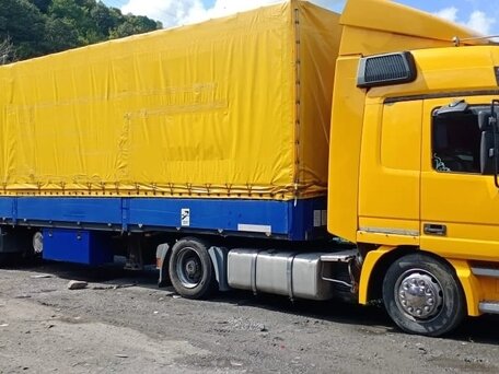 2000 Mercedes-Benz Actros, жёлтый, 1500000 рублей, вид 5