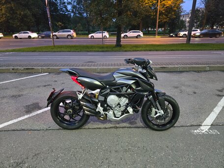 2015 MV Agusta Rivale 800, серый, 850000 рублей, вид 3