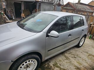 2004 Volkswagen Golf V, серебристый, 450000 рублей, вид 3