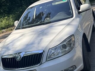 2013 Skoda Octavia II (A5) Рестайлинг, белый, 980000 рублей, вид 1
