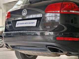 2011 Volkswagen Touareg II, чёрный, 1715000 рублей, вид 4
